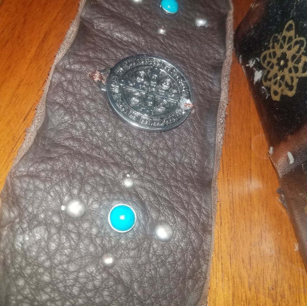 Leather cuff - Picture 7 of 7